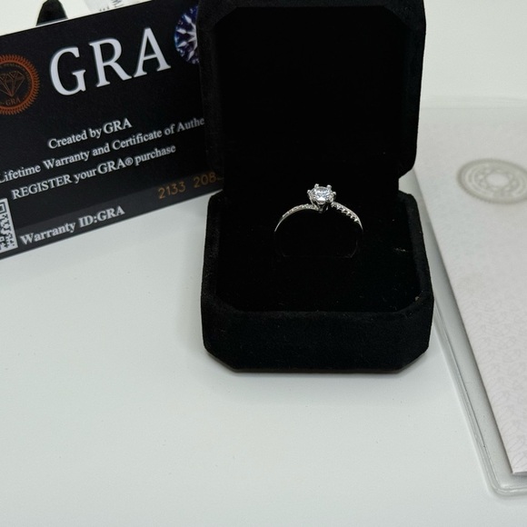 Dainty Over 1ct.tw Moissanite Ring Set Size 7 - Picture 4 of 13